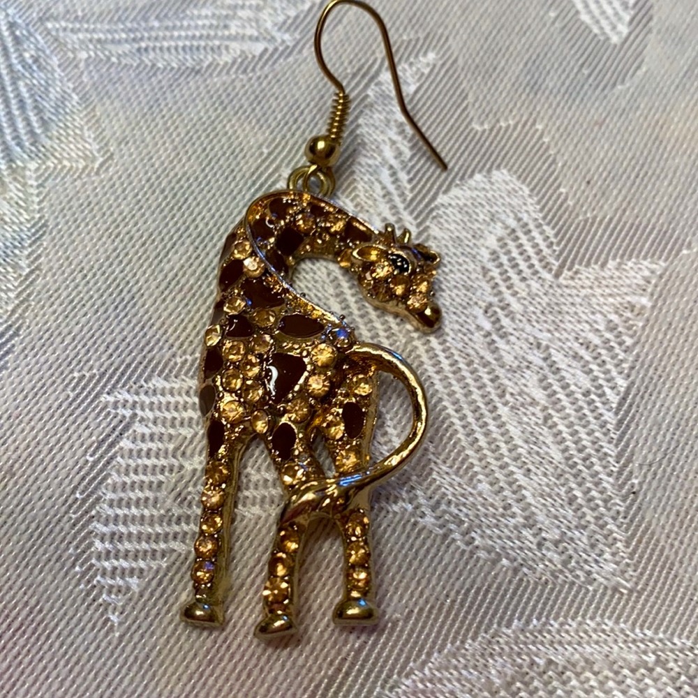 Giraffe earring. Aprx 2” drop - Picture 3 of 5